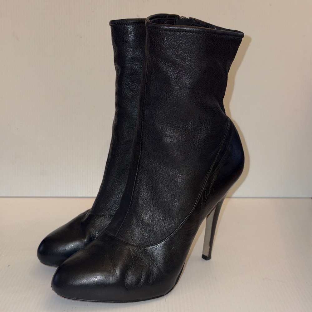 Minimalist Black Supple Leather High Heel Ankle Boots, Side Zipper - Size 6.5